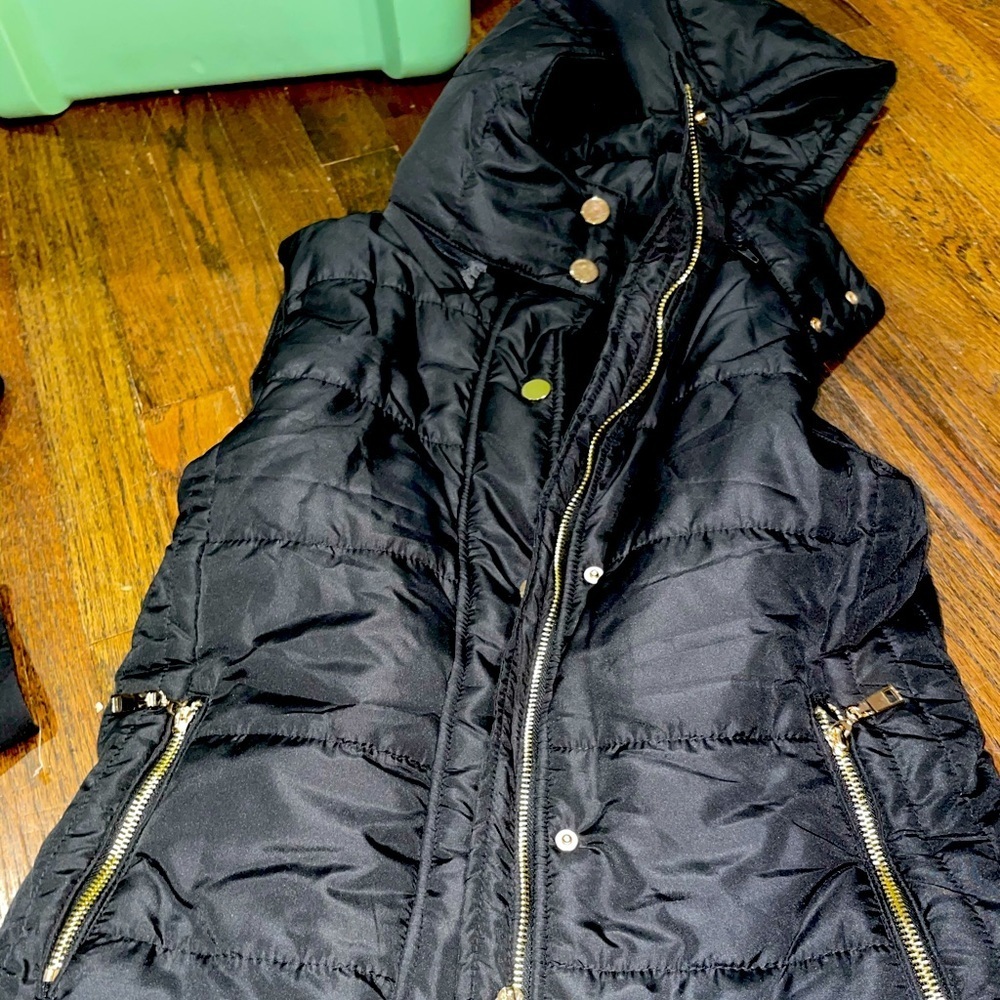 Black hooded vest NWT Size small